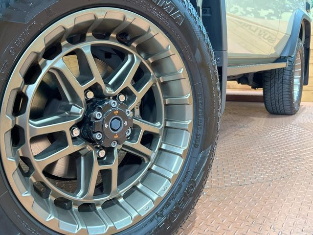 �y18�C���`�A���~�z�C�[���z�O�ςɃ}�b�`�����A���~�z�C�[���𑕒����Ă���܂��B�e��A���~�z�C�[����A�X�^�b�h���X�^�C�����戵�����Ă���܂��B���񂲑��k����������