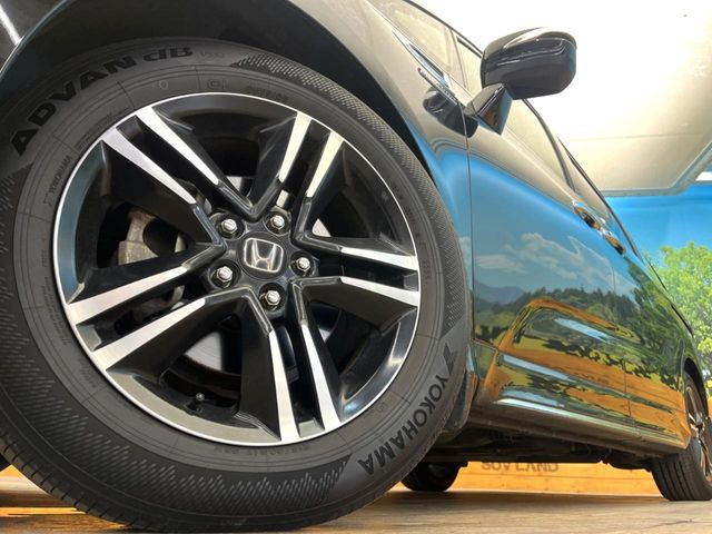 �y����17�C���`�A���~�z�C�[���z�O�ςɃ}�b�`���������A���~�z�C�[���𑕒����Ă���܂��B�e��ЊO�A���~�z�C�[����A�X�^�b�h���X�^�C�����戵�����Ă���܂��B���񂲑��k����������