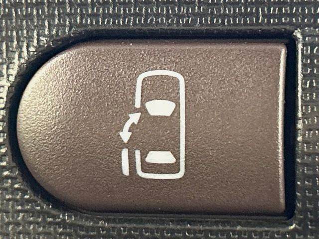 �y�p���[�X���C�h�h�A�z�X�}�[�g�L�[��^�]�Ȃ̃X�C�b�`�ŃX���C�h�h�A�̊J���\���d��������͂����ăh�A���J����K�v�������A���������q�l�ł��A�d���ו��������Ă��鎞�����N�ɊJ���߂ł��܂���