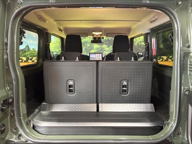 普段のお買い物や通勤、送迎等に十分な荷室スペースを確保しております。セカンドシートを倒すと、大きな荷物の積載も可能です♪