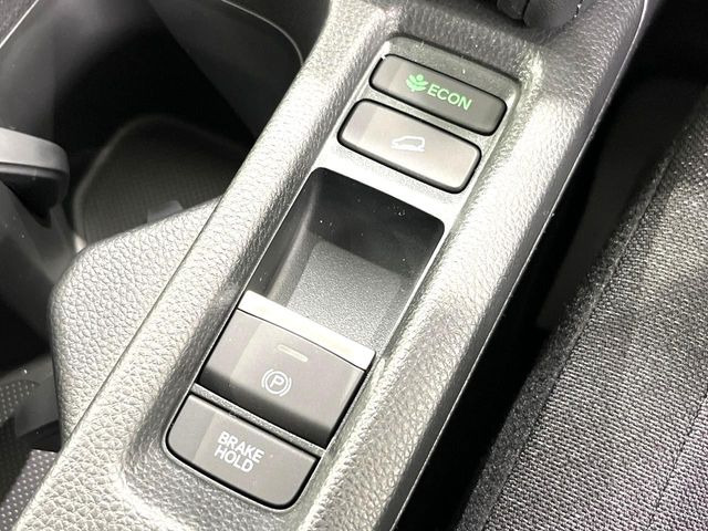 �y�I�[�g�u���[�L�z�[���h�z�M���҂���a�؂Œ�Ԏ��Ƀu���[�L���瑫�𗣂��Ă��A��~��Ԃ�ێ����Ă���܂��B�O�i����Ƃ��̓A�N�Z���𓥂߂Ύ����ŉ��������̂ň��S��X���^�]���y�ɂȂ�܂���