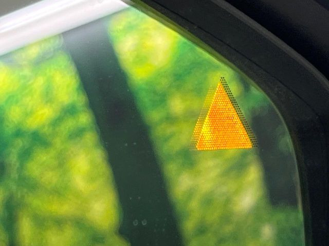 �y�u���C���h�X�|�b�g���j�^�����O�z���s���A�h�A�~���[�̎��p�ɂȂ�₷���ӏ��Ɍ㑱�Ԃ��ڋ߂���ƃT�C�h�~���[�t�߂Ɍx����\���A�h���C�o�[�ɒ��ӊ��N�����Ă���܂��B