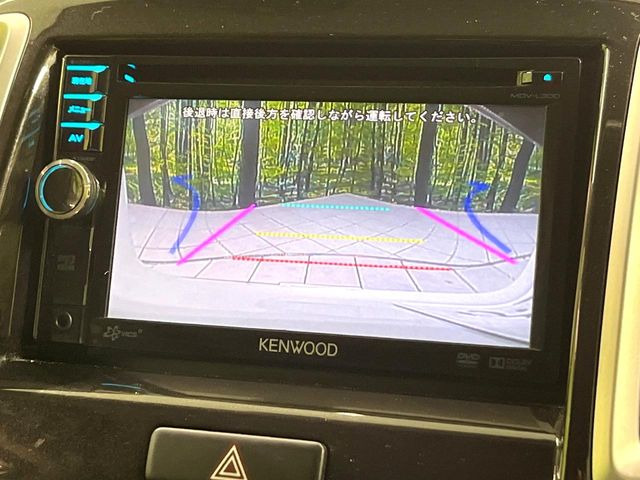 【バックカメラ】駐車時に後方がリアルタイム映像で確認できます。大型商業施設や立体駐車場での駐車時や、夜間のバック時に大活躍!運転スキルに関わらず、今や必須となった装備のひとつです!