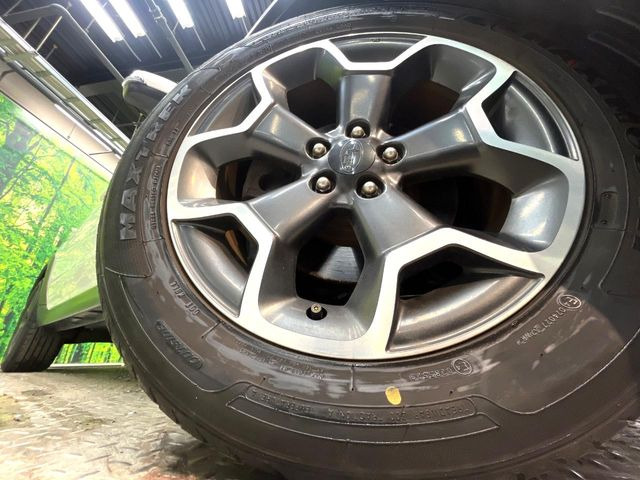 �y����17�C���`�A���~�z�C�[���z�O�ςɃ}�b�`���������A���~�z�C�[���𑕒����Ă���܂��B�e��ЊO�A���~�z�C�[����A�X�^�b�h���X�^�C�����戵�����Ă���܂��B���񂲑��k����������