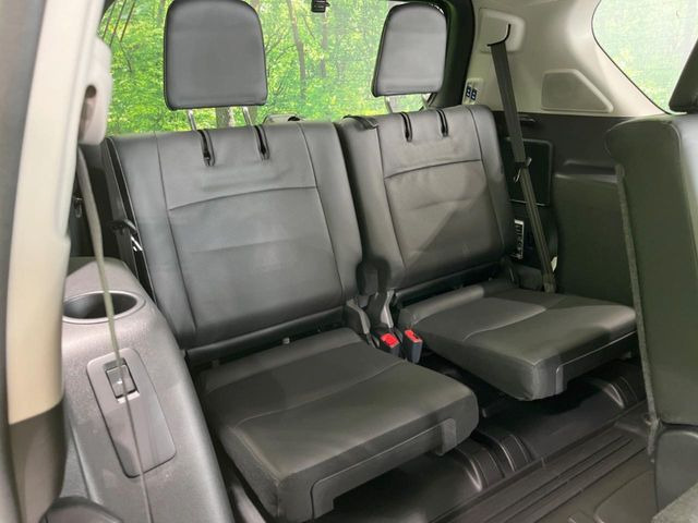 後部座席も気になるようなキズ・汚れやへたり等、大きなダメージはなく、良好な状態です。