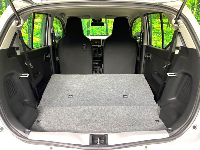 ���i�̂���������ʋ΁A���}���ɏ\���ȉ׎��X�y�[�X���m�ۂ��Ă���܂��B�Z�J���h�V�[�g��|���ƁA�傫�ȉו��̐ύڂ��\�ł���