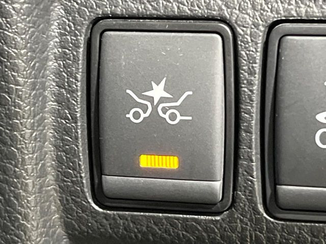 【インテリジェントエマージェンシーブレーキ】フロントカメラで前方の車両や歩行者を検知。衝突しそうな時は衝突被害軽減ブレーキが作動、衝突回避をサポート。より安全にドライブをお楽しみいただけます。