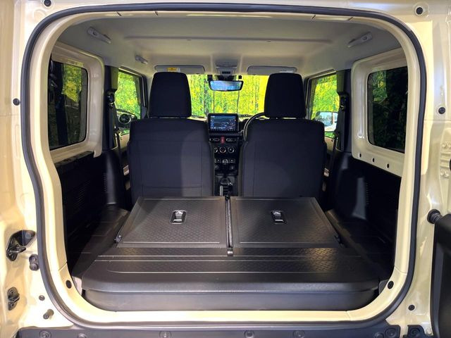 防水仕様のラゲッジは、アクティブな使用にぴったり。プールや海水浴をはじめ、キャンプやウィンタースポーツのシーンで濡れたり汚れた荷物を積み込んでも簡単にふき取ることができ、お手入れも楽々です♪