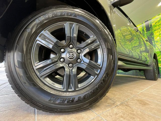 �y����17�C���`�A���~�z�C�[���z�O�ςɃ}�b�`���������A���~�z�C�[���𑕒����Ă���܂��B�e��ЊO�A���~�z�C�[����A�X�^�b�h���X�^�C�����戵�����Ă���܂��B���񂲑��k����������