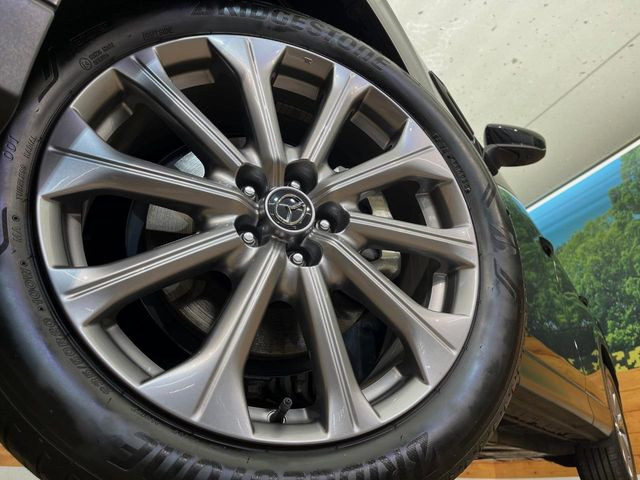 �y�����A���~�z�C�[���z�O�ςɃ}�b�`���������A���~�z�C�[���𑕒����Ă���܂��B�e��ЊO�A���~�z�C�[����A�X�^�b�h���X�^�C�����戵�����Ă���܂��B���񂲑��k����������