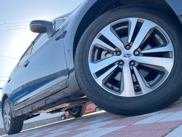 �y����18�C���`�A���~�z�C�[���z�O�ςɃ}�b�`���������A���~�z�C�[���𑕒����Ă���܂��B�e��ЊO�A���~�z�C�[����A�X�^�b�h���X�^�C�����戵�����Ă���܂��B���񂲑��k����������