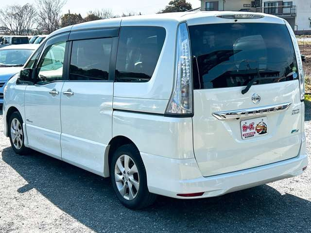 ���X�ł͌y�����Ԃ��畁�ʎԂ܂ŕ��L���I�[�����[�J�[�̎Ԏ�E�F�E�O���[�h��L�x�ɑ����Ă���܂��B