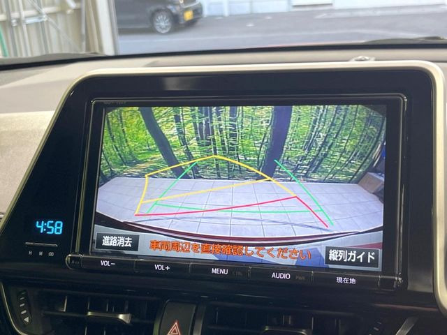 【バックカメラ】駐車時に後方がリアルタイム映像で確認できます。大型商業施設や立体駐車場での駐車時や、夜間のバック時に大活躍!運転スキルに関わらず、今や必須となった装備のひとつです!