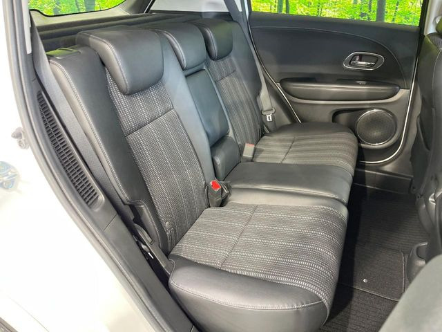 後部座席も気になるようなキズ・汚れやへたり等、大きなダメージはなく、良好な状態です。