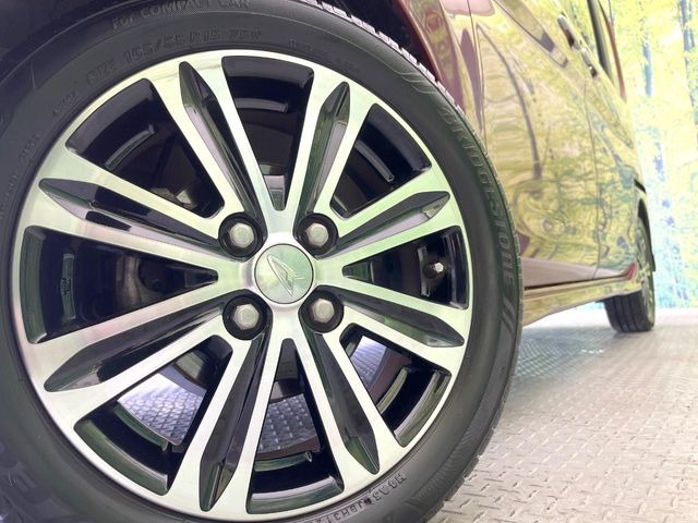 �y�����A���~15�C���`�z�C�[���z�O�ςɃ}�b�`���������A���~�z�C�[���𑕒����Ă���܂��B�e��ЊO�A���~�z�C�[����A�X�^�b�h���X�^�C�����戵�����Ă���܂��B���񂲑��k����������