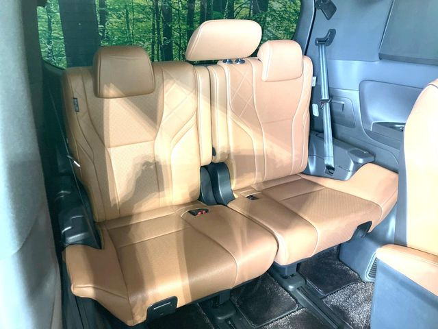 3列目シートはもちろん状態良好☆大人でもゆったりと座って頂けますので、大人数でのお出かけもラクラクです♪ご家族で、気の知れた仲間で、ドライブに行くのが楽しみですね♪