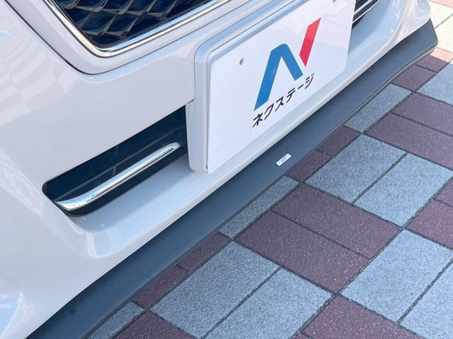 �ySTI�X�^�C���p�b�P�[�W�z�t�����g�E�T�C�h�E���A��STI�̃G�A���œ���B�O�ς̃X�|�[�e�B�[�����ۗ������Ă���邾���łȂ��A�������s���̋�̓o�����X���œK�����Ă���܂��B