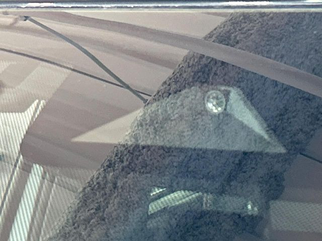 【三菱e-Assist】走行中に前方の車両等を認識し、衝突しそうな時は警報とブレーキで衝突回避と被害軽減をアシスト。より安全にドライブをお楽しみいただけます。