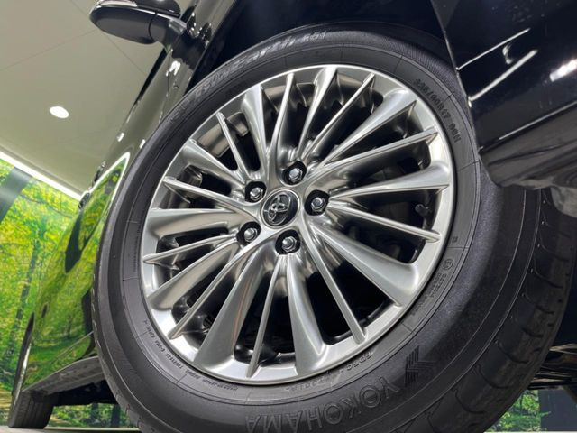 【純正17インチアルミホイール】外観にマッチした純正アルミホイールを装着しております。各種社外アルミホイールや、スタッドレスタイヤも取扱いしております。是非ご相談ください♪