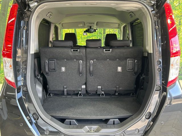 ���i�̂���������ʋ΁A���}���ɏ\���ȉ׎��X�y�[�X���m�ۂ��Ă���܂��B�Z�J���h�V�[�g��|���ƁA�傫�ȉו��̐ύڂ��\�ł���