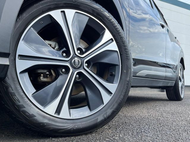 �y����17�C���`�A���~�z�C�[���z�O�ςɃ}�b�`���������A���~�z�C�[���𑕒����Ă���܂��B�e��ЊO�A���~�z�C�[����A�X�^�b�h���X�^�C�����戵�����Ă���܂��B���񂲑��k����������