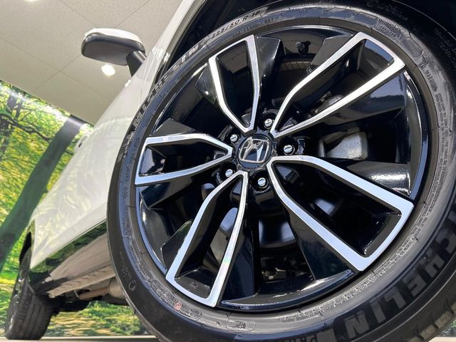 �y����18�C���`�A���~�z�C�[���z�O�ςɃ}�b�`���������A���~�z�C�[���𑕒����Ă���܂��B�e��ЊO�A���~�z�C�[����A�X�^�b�h���X�^�C�����戵�����Ă���܂��B���񂲑��k����������