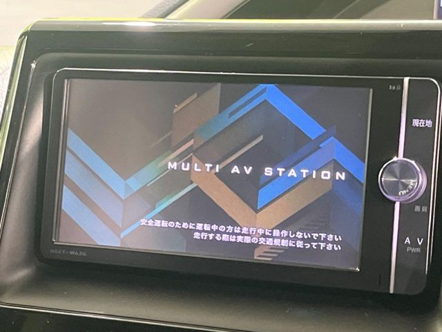 �y�����i�r�z�l�C�̏����i�r�𑕔����Ă���܂��B�i�r�̎g���₷���͂������A�I�[�f�B�I�@�\���[��!�L�����v�◷�s�͂������A�ʋ΂┃�����ȂǕ��i�̃h���C�u���y�����Ȃ�͂���