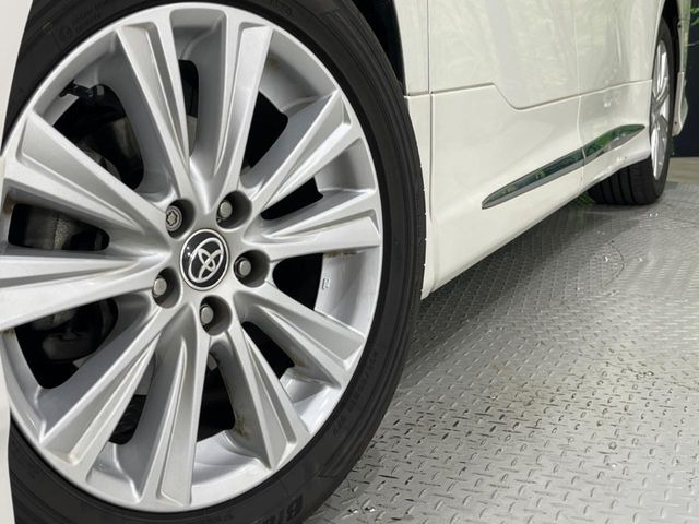 【純正アルミホイール】外観にマッチした純正アルミホイールを装着しております。各種社外アルミホイールや、スタッドレスタイヤも取扱いしております。是非ご相談ください♪