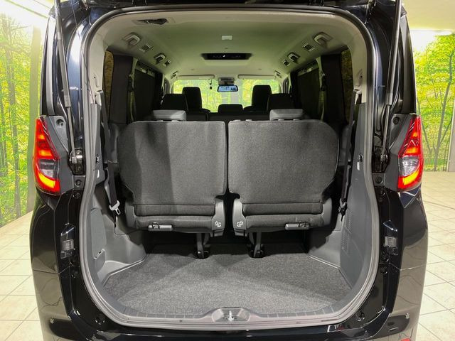 ���i�̂���������ʋ΁A���}���ɏ\���ȉ׎��X�y�[�X���m�ۂ��Ă���܂��B�Z�J���h�V�[�g��|���ƁA�傫�ȉו��̐ύڂ��\�ł���