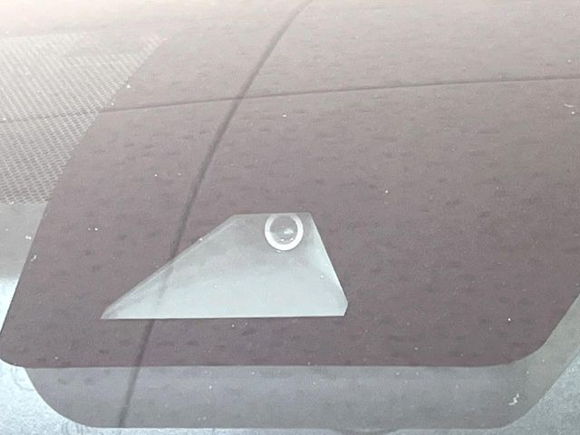 【トヨタセーフティセンス】走行中に前方の車両等を認識し、衝突しそうな時は警報とブレーキで衝突回避と被害軽減をアシスト。より安全にドライブをお楽しみいただけます。