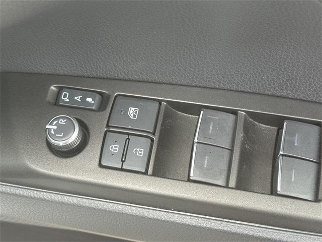 �[�ԑO�ɓ��O���̃N���[�j���O���������܂��B�e��R�[�e�B���O(�ʓr�L��)�����p�ӂ��Ă���܂��̂ŁA���񂲑��k���������B