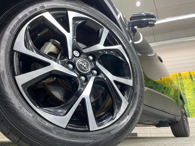 【純正アルミホイール】外観にマッチした純正アルミホイールを装着しております。各種社外アルミホイールや、スタッドレスタイヤも取扱いしております。是非ご相談ください♪