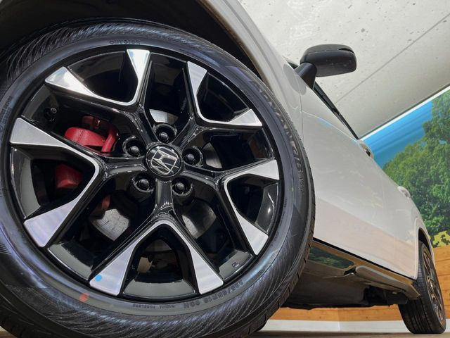 �y�����A���~�z�C�[���z�O�ςɃ}�b�`���������A���~�z�C�[���𑕒����Ă���܂��B�e��ЊO�A���~�z�C�[����A�X�^�b�h���X�^�C�����戵�����Ă���܂��B���񂲑��k����������