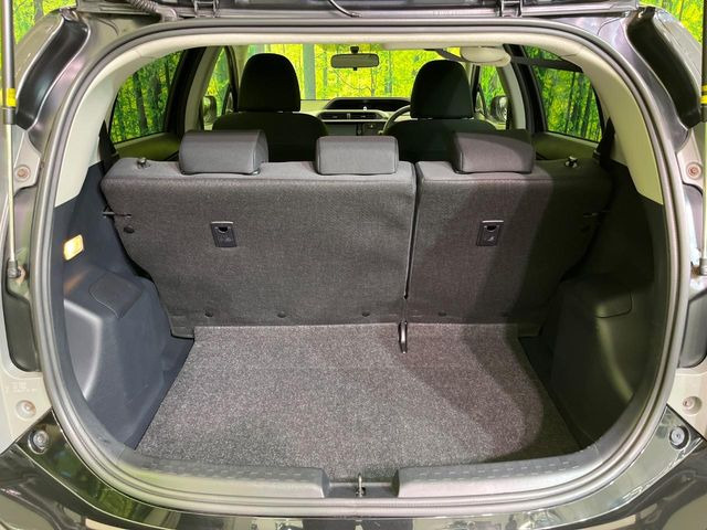 ���i�̂���������ʋ΁A���}���ɏ\���ȉ׎��X�y�[�X���m�ۂ��Ă���܂��B�Z�J���h�V�[�g��|���ƁA�傫�ȉו��̐ύڂ��\�ł���