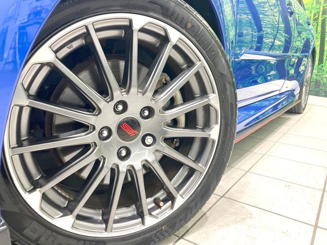 �ySTI 18�C���`�A���~�z�C�[���z�O�ςɃ}�b�`�����A���~�z�C�[���𑕒����Ă���܂��B�e��A���~�z�C�[����A�X�^�b�h���X�^�C�����戵�����Ă���܂��B���񂲑��k����������