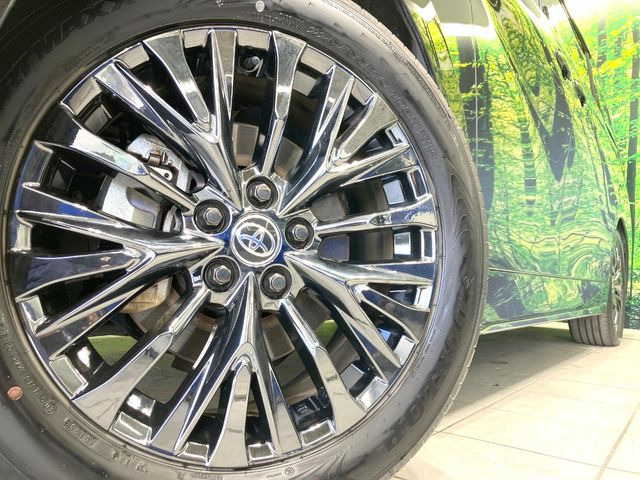 【純正19インチアルミホイール】外観にマッチした純正アルミホイールを装着しております。各種社外アルミホイールや、スタッドレスタイヤも取扱いしております。是非ご相談ください♪