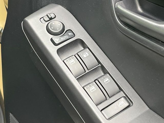 �y�d���i�[�~���[�z�T�C�h�~���[�͓d���i�[���ƂȂ��Ă���A�������ԏ�ł��L�Y�������X�N��}�����܂��B