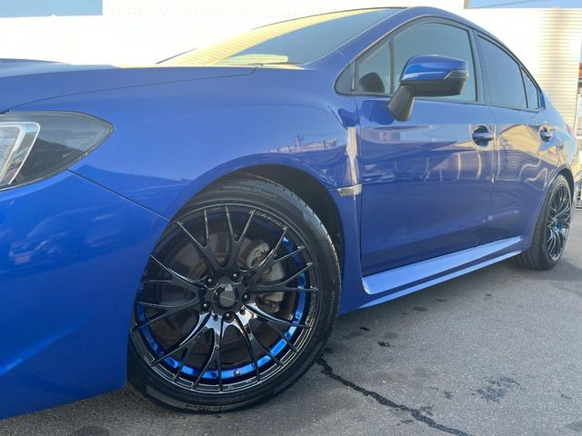 �y18�C���`�A���~�z�C�[���z�O�ςɃ}�b�`�����A���~�z�C�[���𑕒����Ă���܂��B�e��A���~�z�C�[����A�X�^�b�h���X�^�C�����戵�����Ă���܂��B���񂲑��k����������