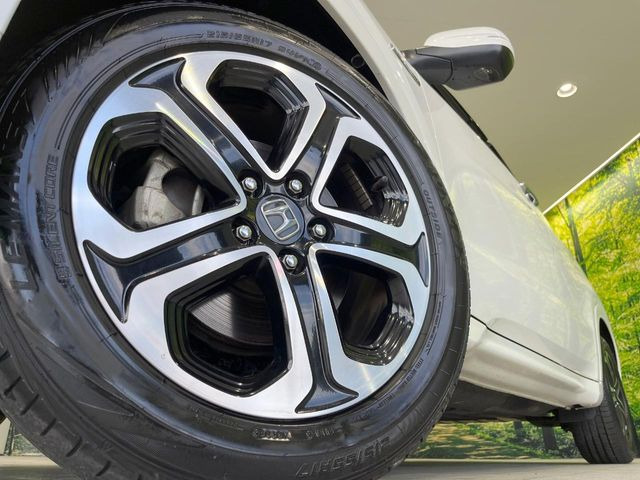 【純正17インチアルミホイール】外観にマッチした純正アルミホイールを装着しております。各種社外アルミホイールや、スタッドレスタイヤも取扱いしております。是非ご相談ください♪