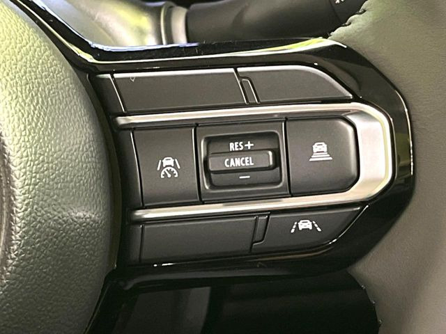 【アダプティブクルーズコントロール】高速道路での長距離走行が楽に!!自動で速度を保つクルーズコントロールが、衝突軽減システムと連携し、前方の車両を感知して車間を保つように速度調節してくれます!!