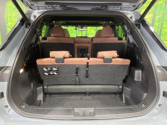 ���i�̂���������ʋ΁A���}���ɏ\���ȉ׎��X�y�[�X���m�ۂ��Ă���܂��B�Z�J���h�V�[�g��|���ƁA�傫�ȉו��̐ύڂ��\�ł���