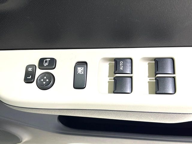 �y�d���i�[�~���[�z�T�C�h�~���[�͓d���i�[���ƂȂ��Ă���A�������ԏ�ł��L�Y�������X�N��}�����܂��B