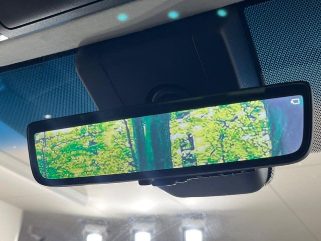 【デジタルインナーミラー】後席の大きな荷物や同乗者で後方が確認しづらい時でも安心!カメラが撮影した車両後方の映像をルームミラー内に表示。クリアな視界で状況の確認が可能です!