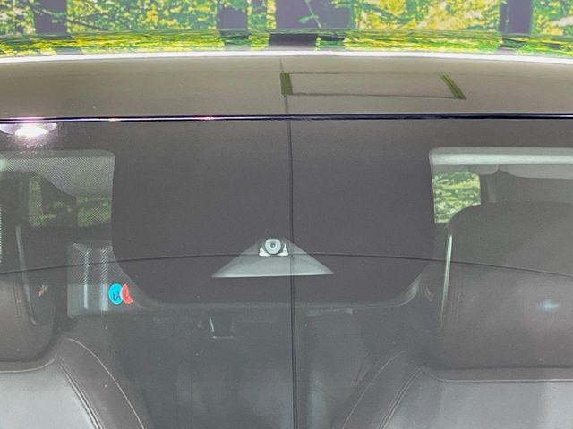 �y�C���e���W�F���g�G�}�[�W�F���V�[�u���[�L�z�t�����g�J�����őO���̎ԗ�����s�҂����m�B�Փ˂������Ȏ��͏Փ˔�Q�y���u���[�L���쓮�A�Փˉ�����T�|�[�g�B�����S�Ƀh���C�u�����y���݂��������܂��B