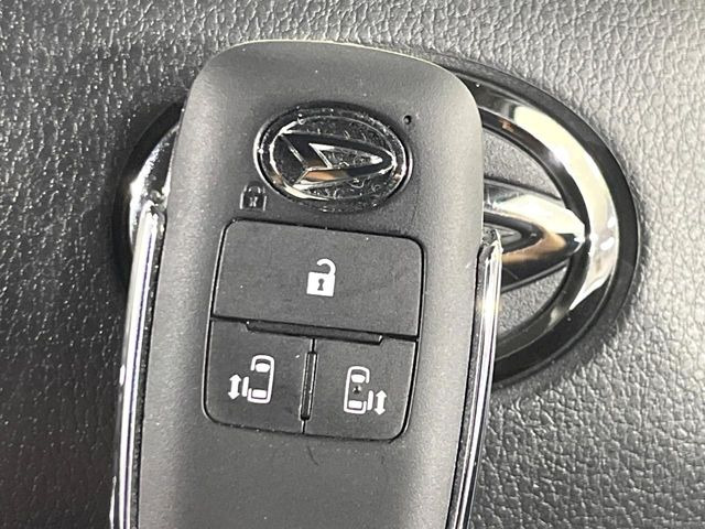 �y�L�[�t���[�V�X�e���z�J�o����|�P�b�g�ɓ��ꂽ�܂܂ł��h�A�̎{���E�������\�ȃX�}�[�g�L�[�𑕔��B�G���W���̃I���E�I�t�����J�M�����o���K�v����������Ƃ��Ă��֗��ł���