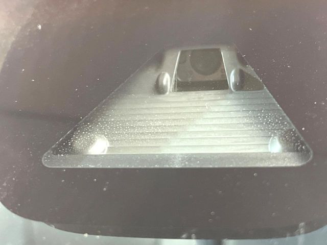 �y�z���_�Z���V���O�z���s���ɑO���̎ԗ�����F�����A�Փ˂������Ȏ��͌x��ƃu���[�L�ŏՓˉ���Ɣ�Q�y�����A�V�X�g�B�����S�Ƀh���C�u�����y���݂��������܂��B