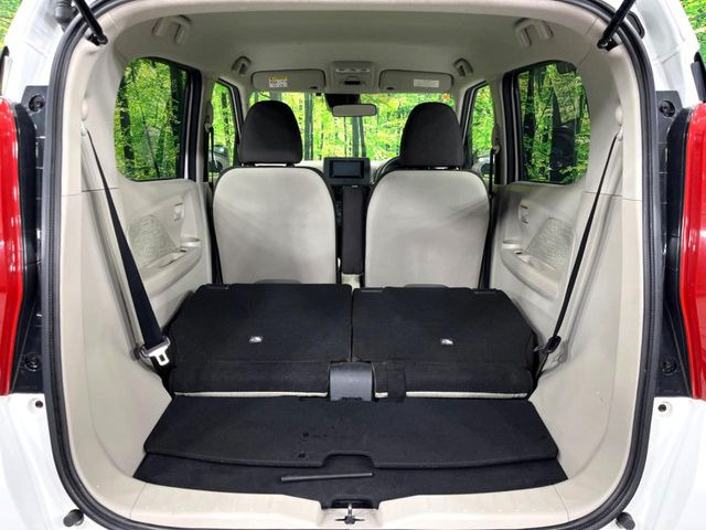 ���i�̂���������ʋ΁A���}���ɏ\���ȉ׎��X�y�[�X���m�ۂ��Ă���܂��B�Z�J���h�V�[�g��|���ƁA�傫�ȉו��̐ύڂ��\�ł���