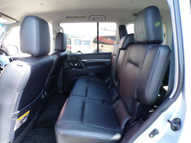 �N���J��SUV�̂ق��ɂ��A���t�@�[�h�E�G���O�����h�E�Z���i�E�X�e�b�v���S���E���H�N�V�[�E���F���t�@�C�A�E�I�f�b�Z�C�E�A���Ԃ��|���V�F�J�C�G�� �~�j�N���X�I�[�o�[�I�[��4 �L���v�e�B�o���݌ɂ��Ă���܂�