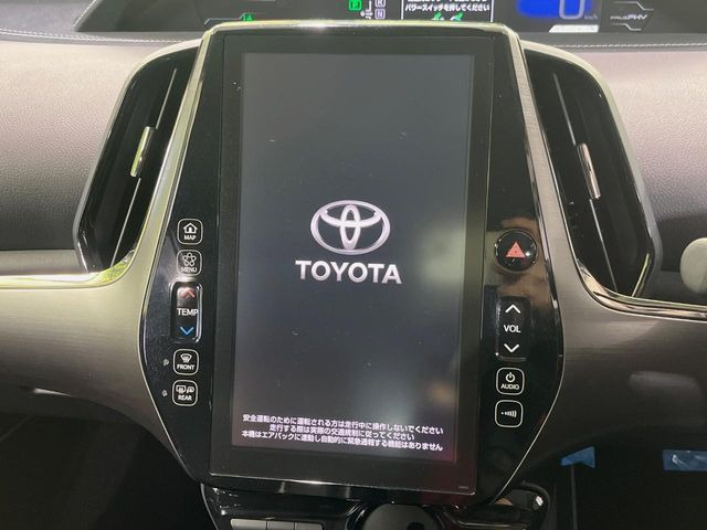 【メーカー純正ナビ】インテリアに溶け込むスタイリッシュな「専用設計」メーカーナビを装備♪視認性や操作性など基本性能にも優れ、より上質なカーライフをお楽しみいただけます。