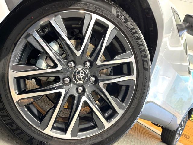 �y����18�C���`�A���~�z�C�[���z�O�ςɃ}�b�`���������A���~�z�C�[���𑕒����Ă���܂��B�e��ЊO�A���~�z�C�[����A�X�^�b�h���X�^�C�����戵�����Ă���܂��B���񂲑��k����������